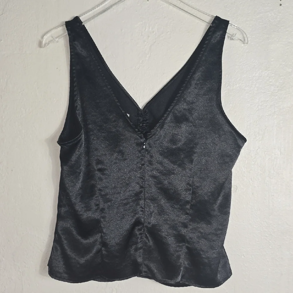 H & M Elegant Black Satin Sleeveless Top - Picture 3 of 3